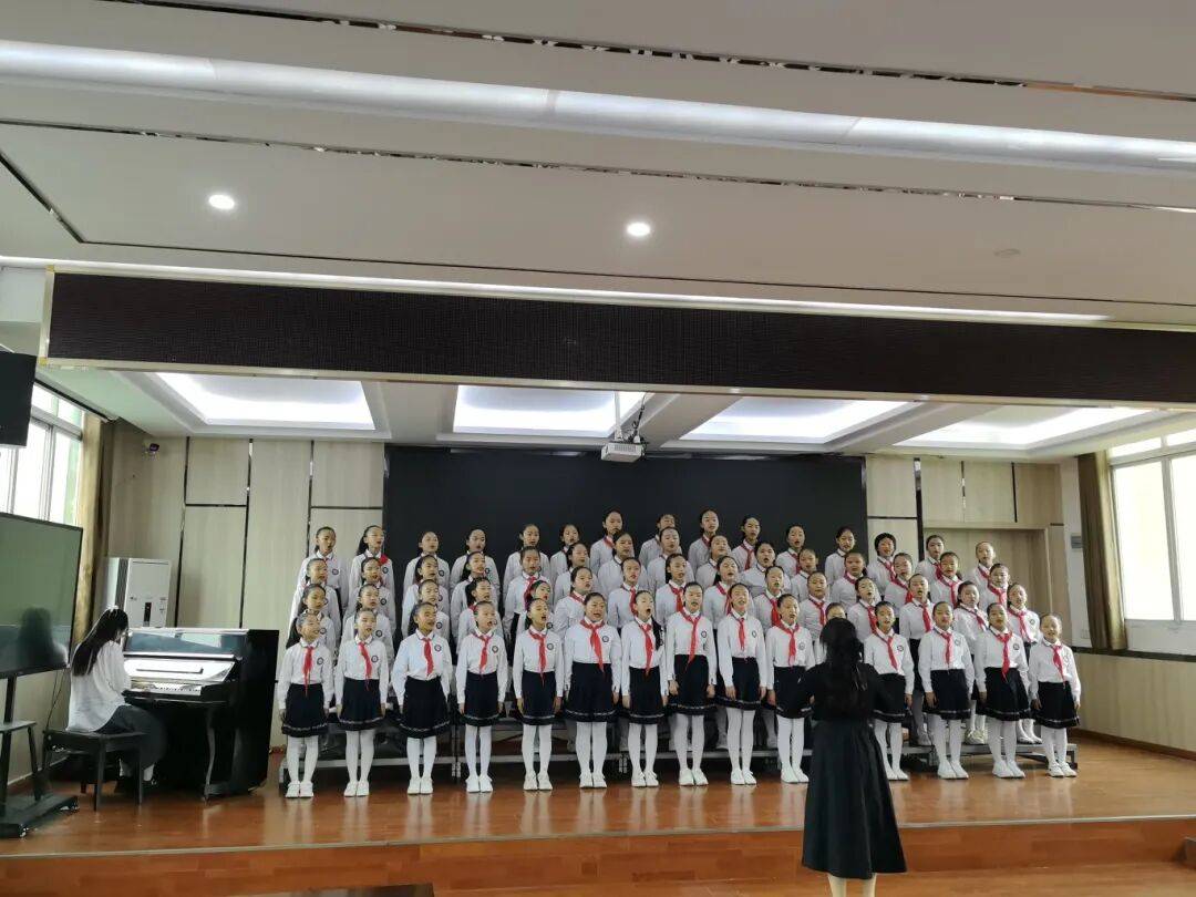 学校动态|宣汉县蒲江小学春蕾梦想合唱团获第三届西部学校音乐周展演