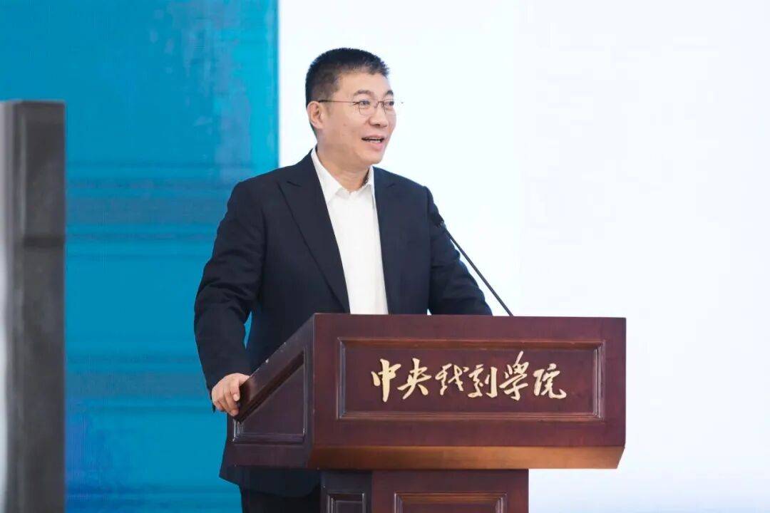 中央戏剧学院院长主动投案,曾是章子怡、刘烨等明星老师_郝戎_教学_河南省纪委