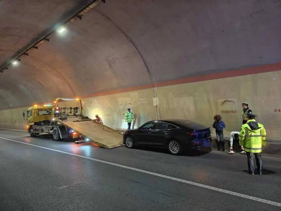 刹车失灵时速115公里狂奔490公里司机发声：4个半小时高度紧张，油尽下车后浑身发抖无法说话