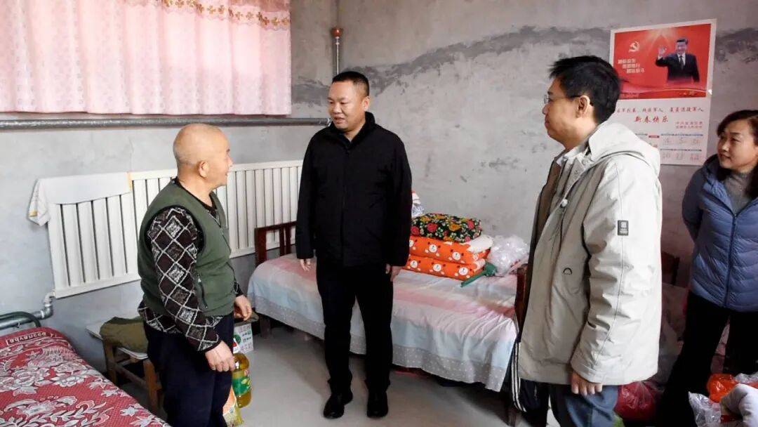 会"同心服务站"在北城街道四季绿城社区开展健康义诊活动,景小平参加