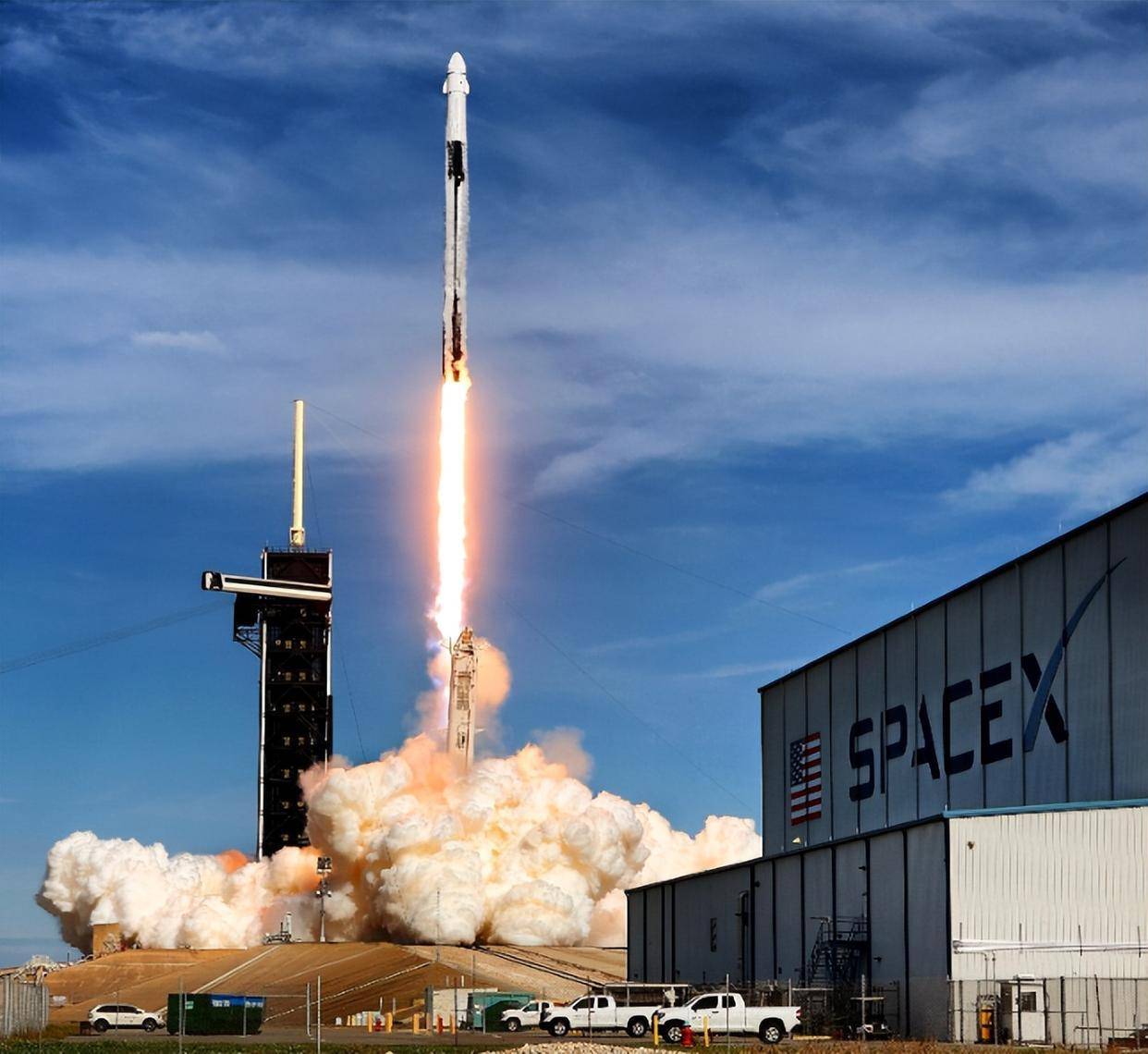 突发特讯！太空安全警钟再敲响！美国通告全球：SpaceX“星链”一颗卫星异常失联，产生太空碎片或发生爆炸，引全球高度关注