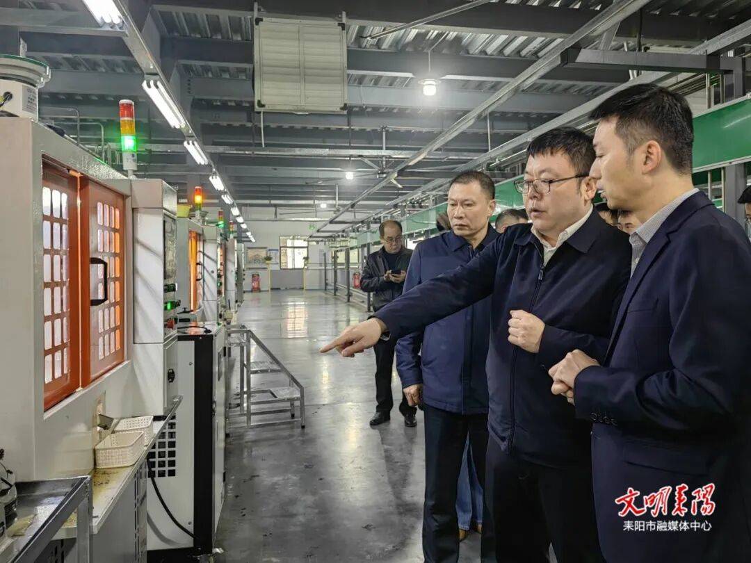 市委常委,高新区党工委书记周斐汇报高新区有关工作,市委常委,副市长