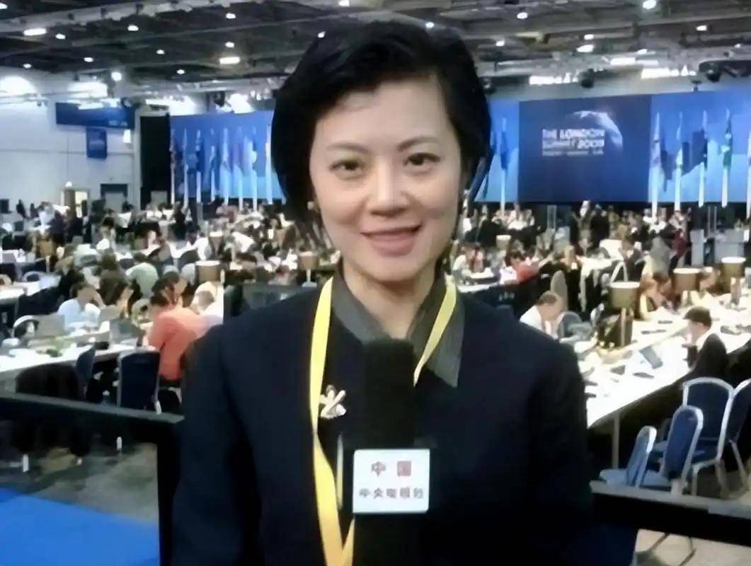 “我愿意放弃中国国籍,自愿加入英国!”2004年,央视美女主持姜丰嫁给英国富豪,并坚定放弃中国国籍,本想过上一步登天,但谁曾想结局如此凄惨,年 ...