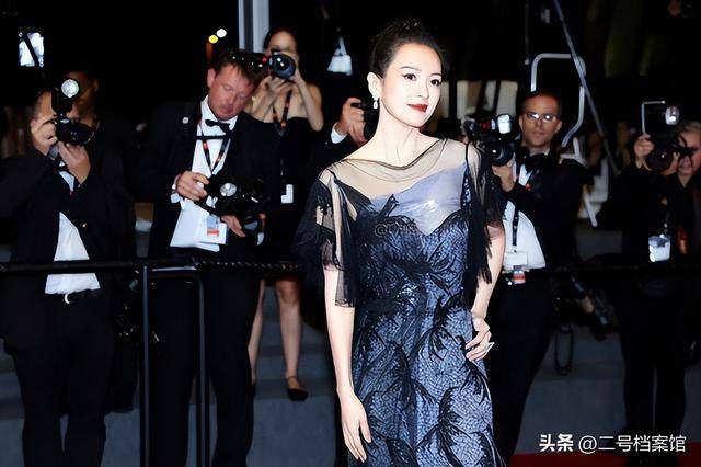 12月还没过，46岁章子怡再次官宣喜讯，离婚前说的话她做到了