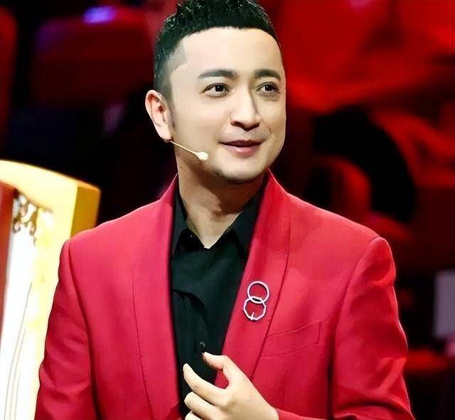 离过年不到两月,42岁尼格买提高调官宣喜讯,前妻帕夏古丽后悔吗