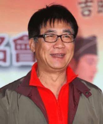 他的爸爸是知名演员,导演梁修身