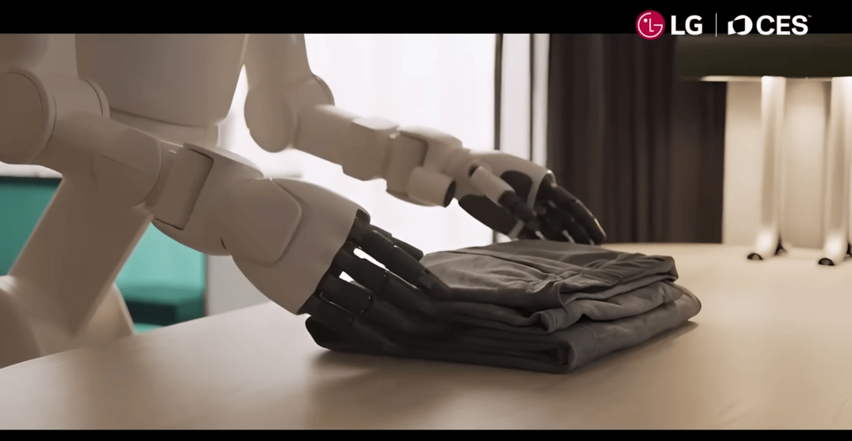 AI开始整活：叠衣、理发、当宠物，CES2026这些黑科技硬件太野了