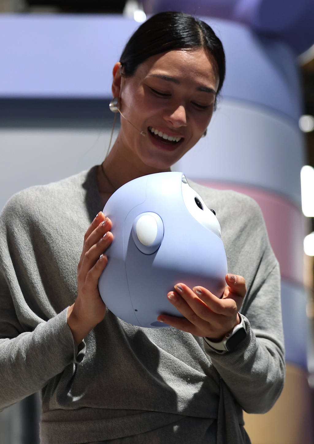 第1现场｜科技界“春晚”来了：中企占C位，AI应用成焦点