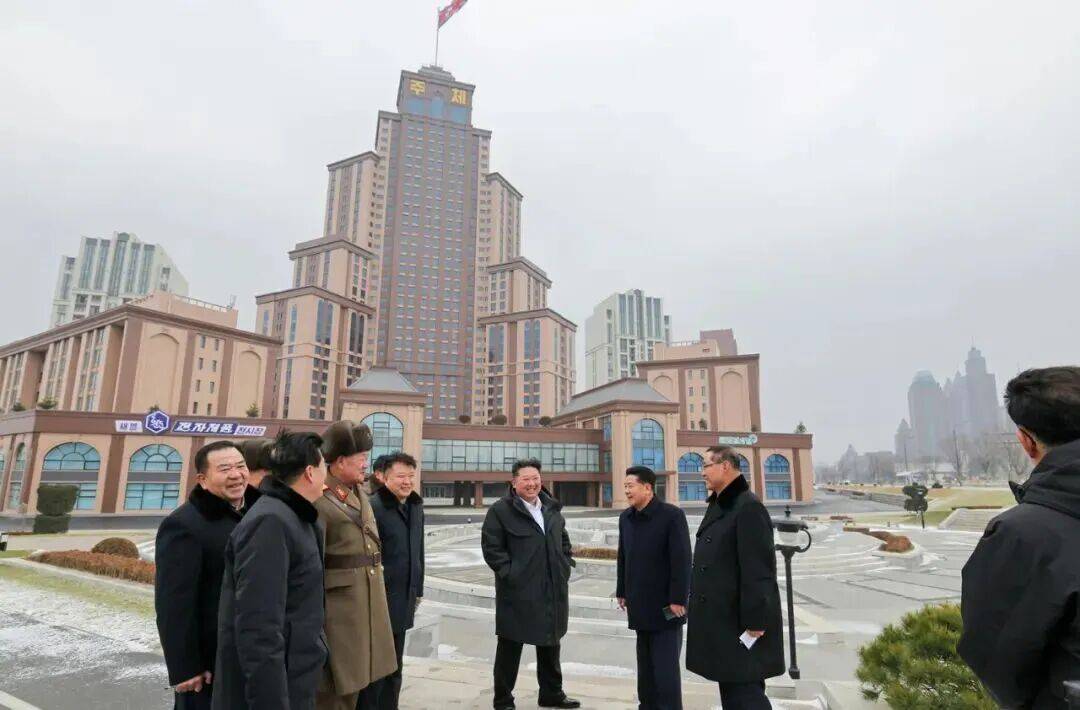 朝鲜“万套住宅”震撼亮相，金正恩现场感叹：5年的辛苦没白费 -华闻时空