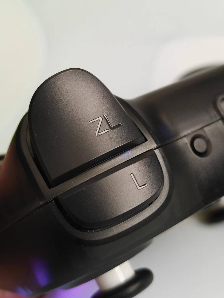 西圣GC1游戏手柄体验分享，有灯光有体感，玩起来还不错