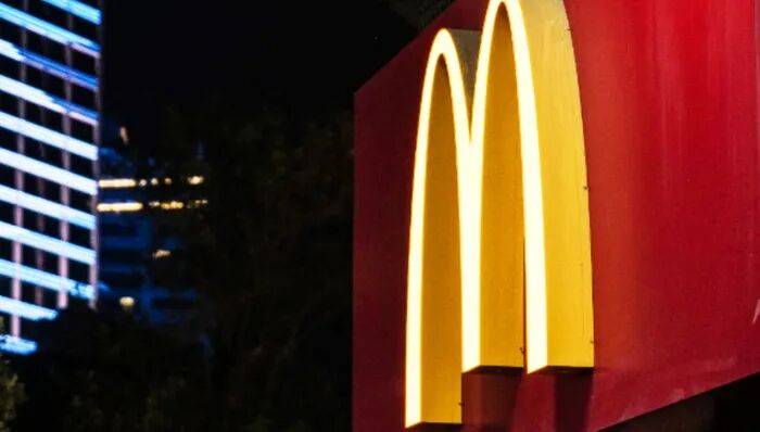 麦当劳回应汉堡包越做越小