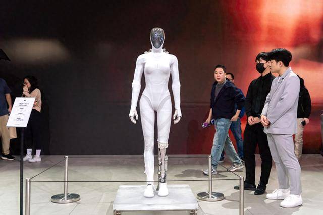 会跳舞机器人月入10万，花架比实干派更值钱