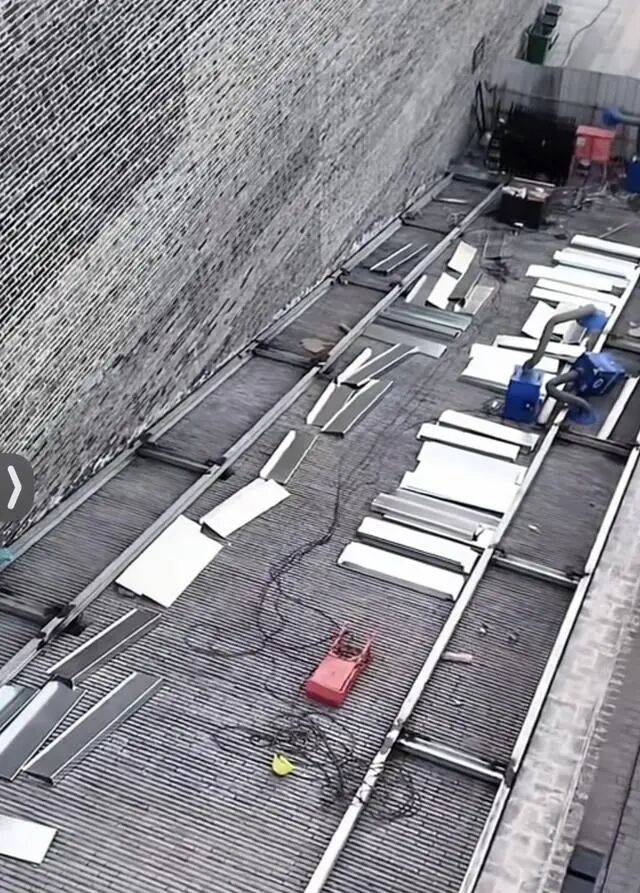 河北定州600余年城墙安装不锈钢台阶；当地回应：城墙不是文物，具体情况有关部门正在核实