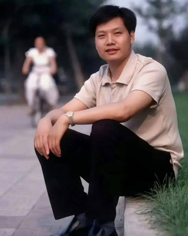 原创             董明珠没想到，雷军在聂卫平葬礼上的一个特殊举动，实现口碑暴涨