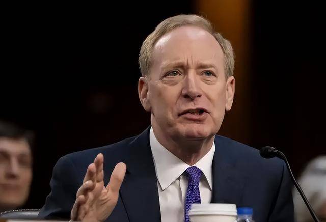 微软CEO也懵了，为了打赢AI之战，中国连抗日战争的战略都用上了