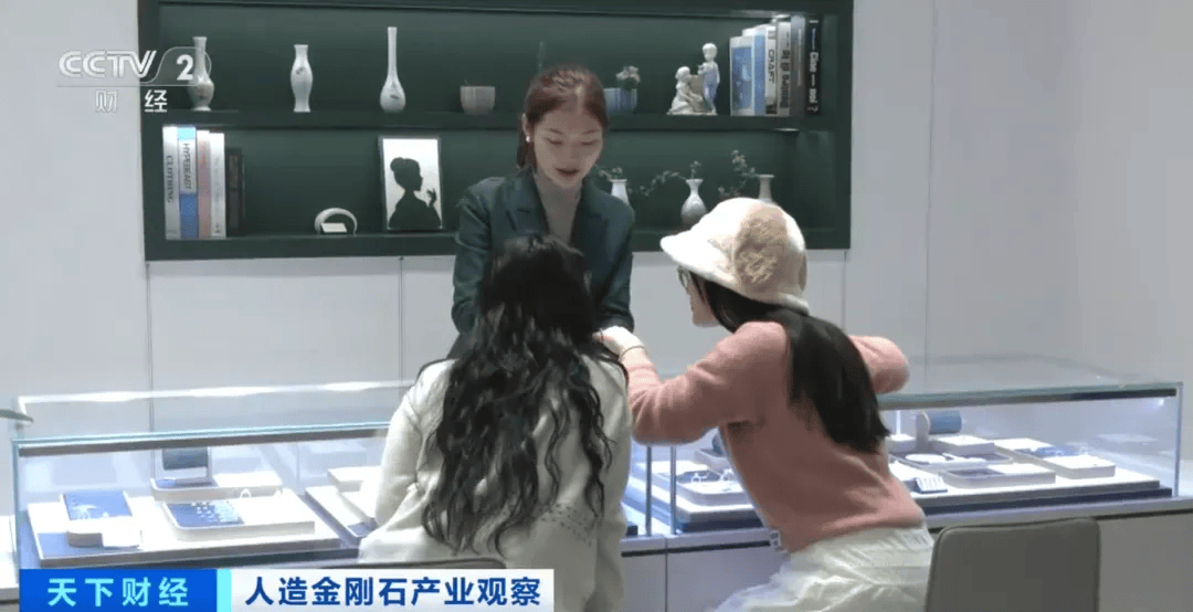 巨头突然宣布：降价！10年前1.8万元买的，如今只能卖180元，“早知道买黄金了”