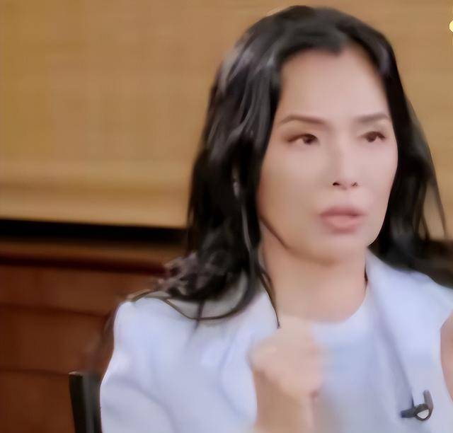 脊柱断裂、前夫已死，63岁韦唯近况曝光，早已走上一条上坡路