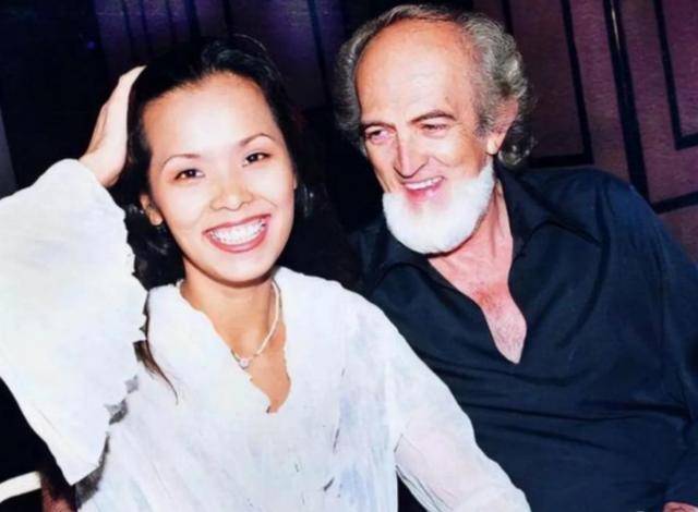 脊柱断裂、前夫已死，63岁韦唯近况曝光，早已走上一条上坡路