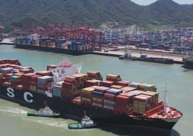 中国正在对美国强势紧逼，美国可能要被拉爆，但也是他们自己作的