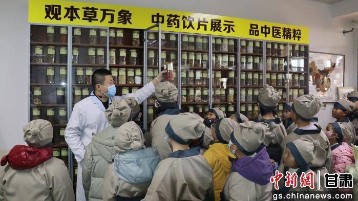 药香迎大寒 “小小郎中”学岐黄