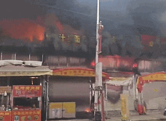 金年会- 金年会体育- 官网APP普宁某村多个小档口突发起火浓烟滚滚