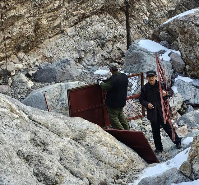 河北81岁退休老人堪称当代“愚公”，11年自费超百万元在深山造出万步天梯