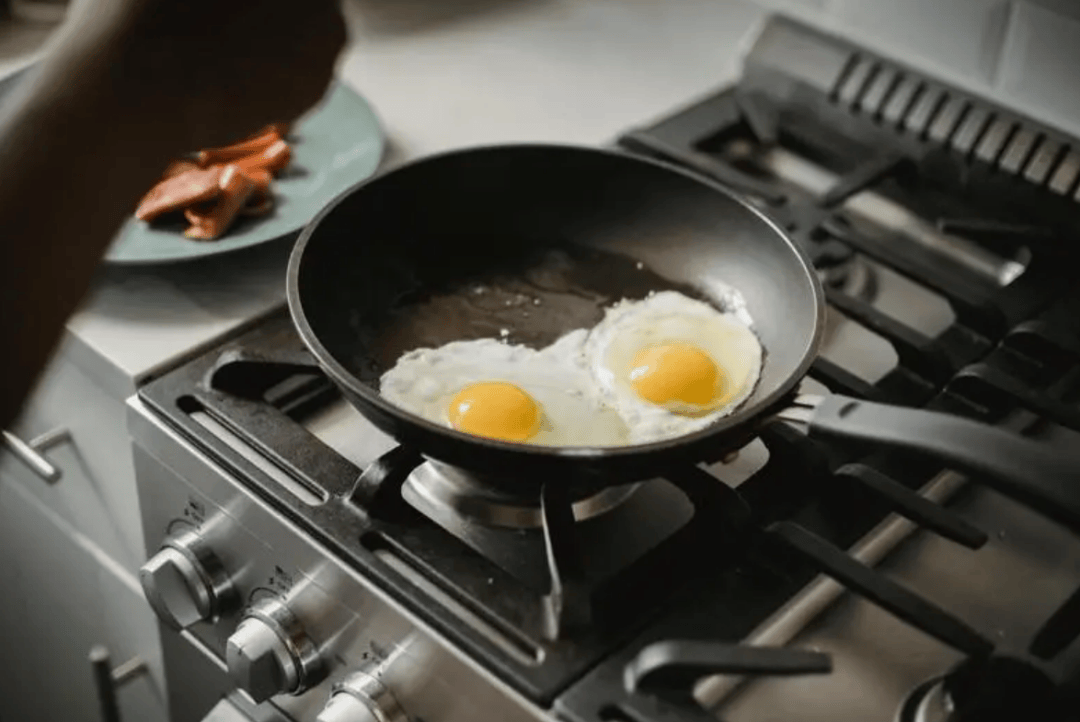 鸡蛋一天该吃多少？超出这个量可能影响健康