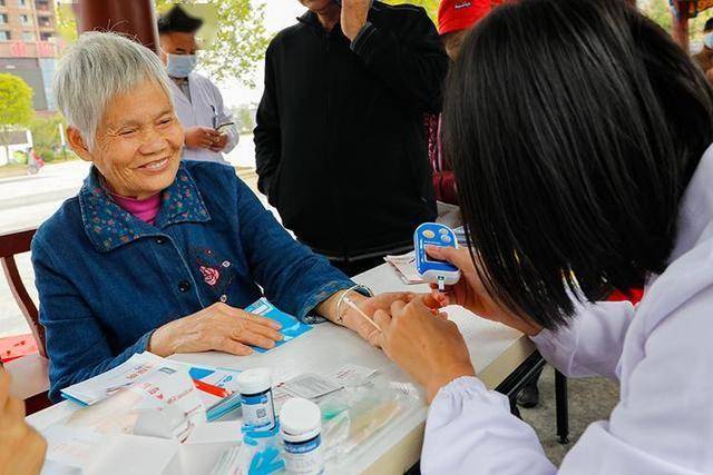 今日腊八，医生叮嘱糖尿病人：宁可吃点馒头，也别吃这3物