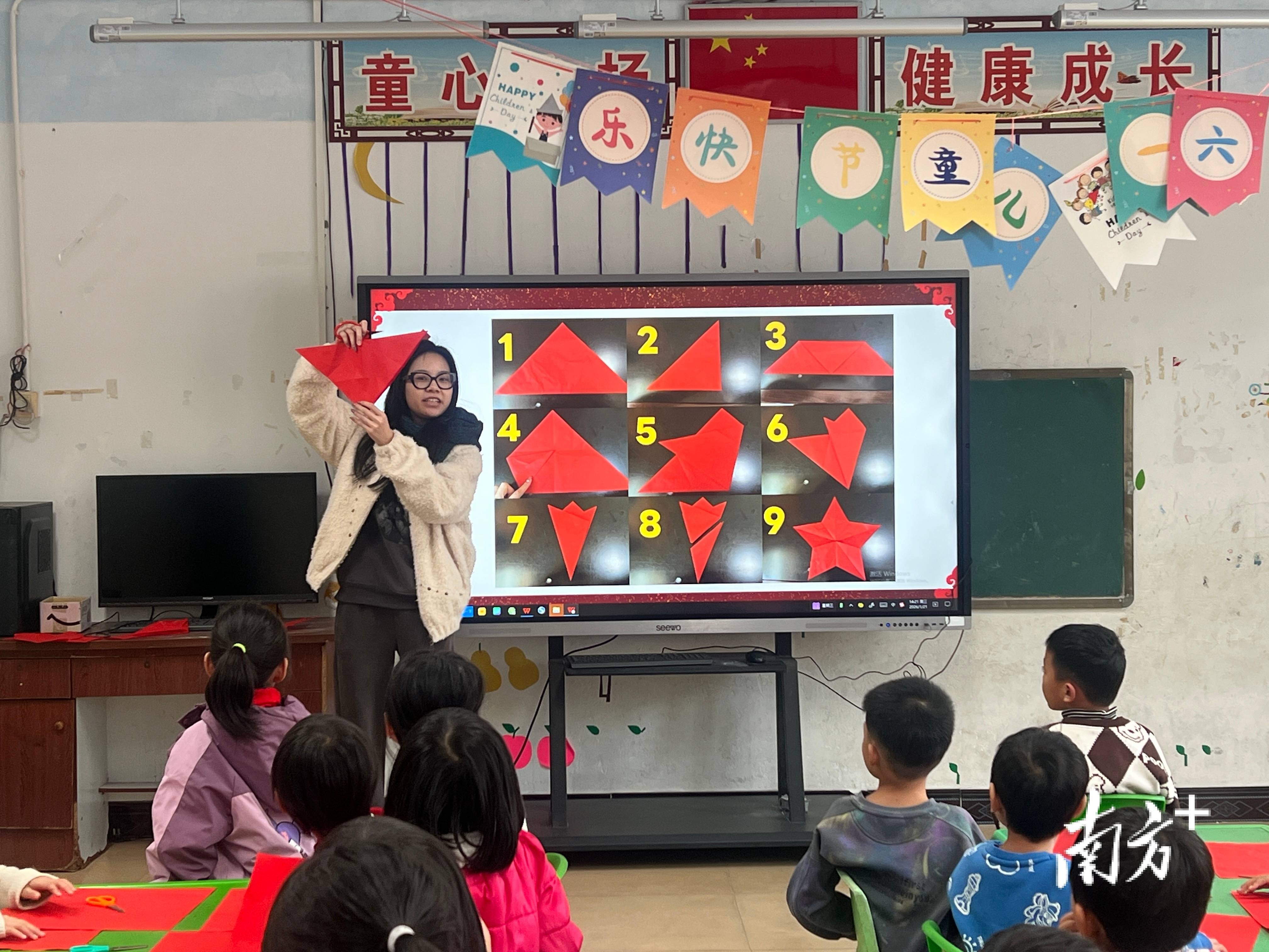 阳西艺术工作者走进校园，让非遗剪纸润童心
