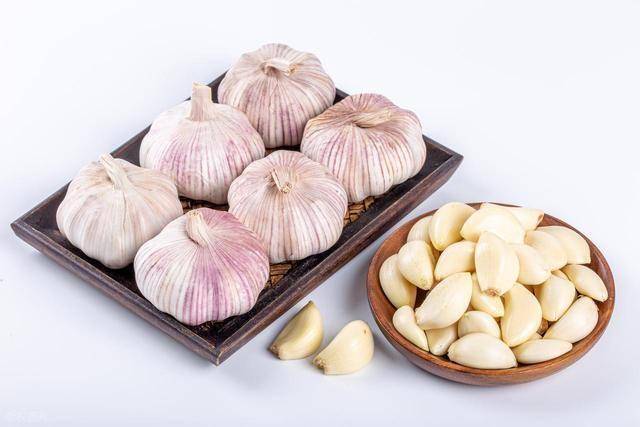 上海交大发现：吃大蒜能在24小时内降低35%的血糖，是真的吗？