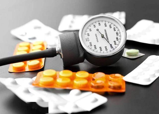 医生劝告：天气冷了，还在吃降压药的患者，要注意这几个隐患！