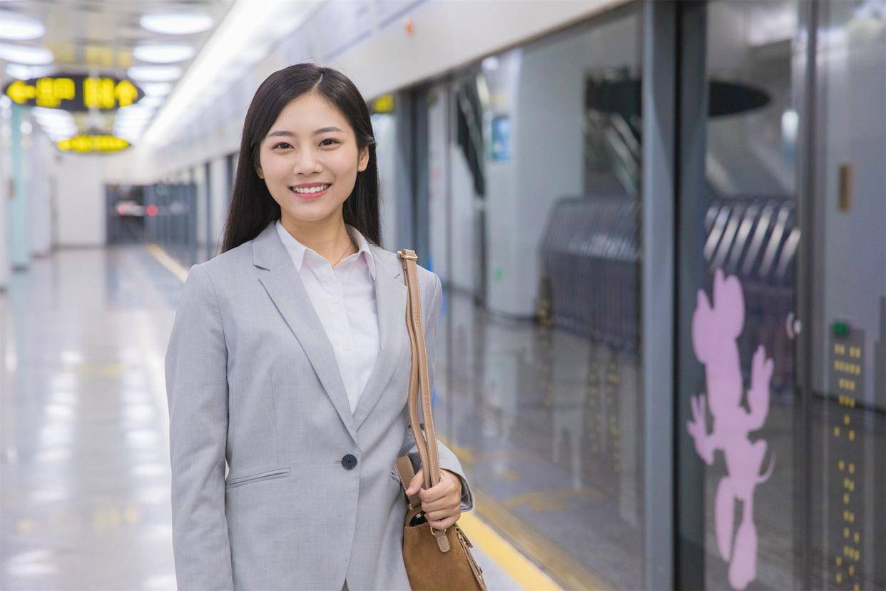 揭秘直播间里的"画皮术"