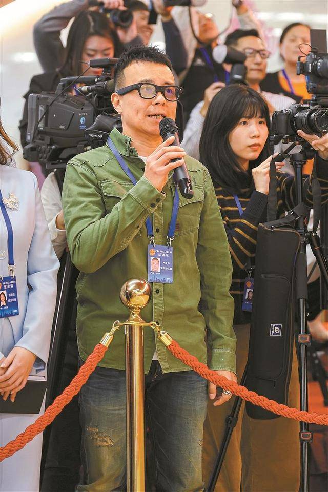 【深圳特区报】省人大代表、比亚迪集团副总裁李巍：技术创新是引擎 人才是底盘 实体经济是框架_广东_发展_企业