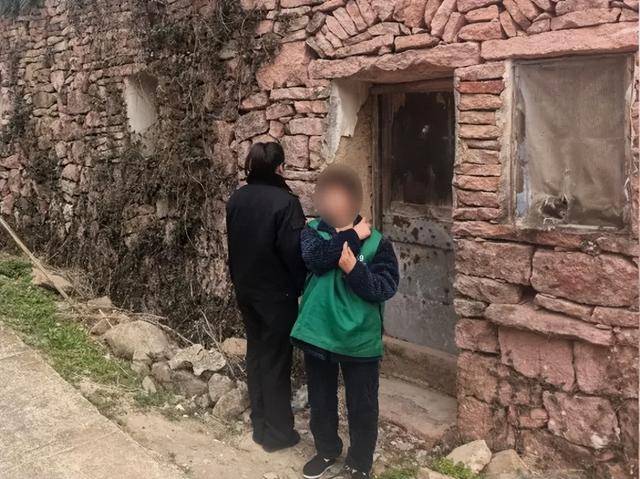 在野外隐蔽点位召集赌客以“牌九”方式进行赌博活动，宁海公安抓获4名团伙成员