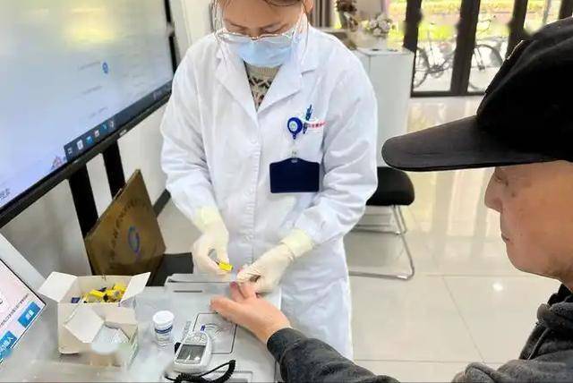 医生劝告：糖尿病前期不是消瘦，而是经常出现这5个症状，要留意