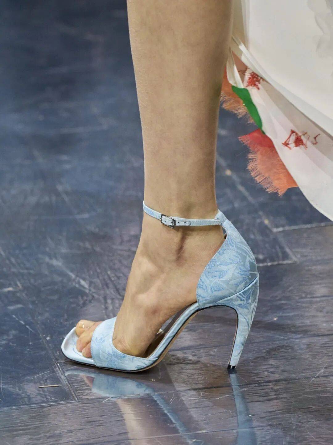 Jonathan_Anderson在DIOR的高级订制首秀，玩出了什么“花样”？