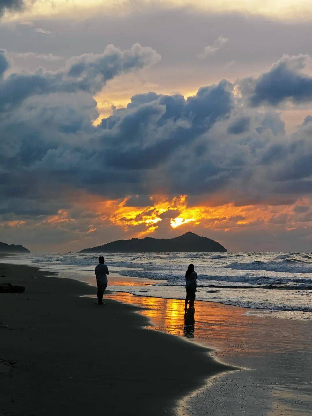 人均旅行焦虑的时代，我们为什么还要出发？-华闻时空