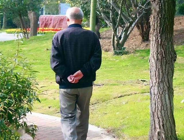 医生发现：冬季坚持走路的高血压患者，用不了几月，或有5好处