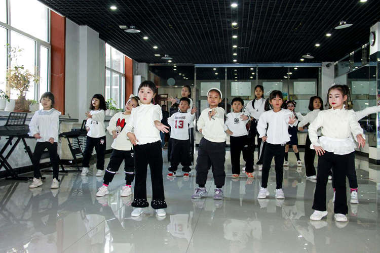 暖冬润心，“艺启”成长丨安图县文化馆寒假公益艺术培训班圆满收官