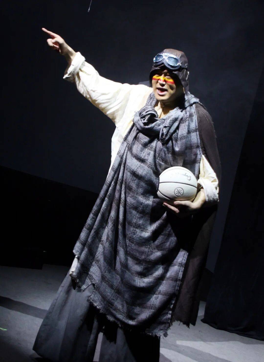 《牛活着》首演成功丨大赞一部跨越四十年的心理现实主义力作