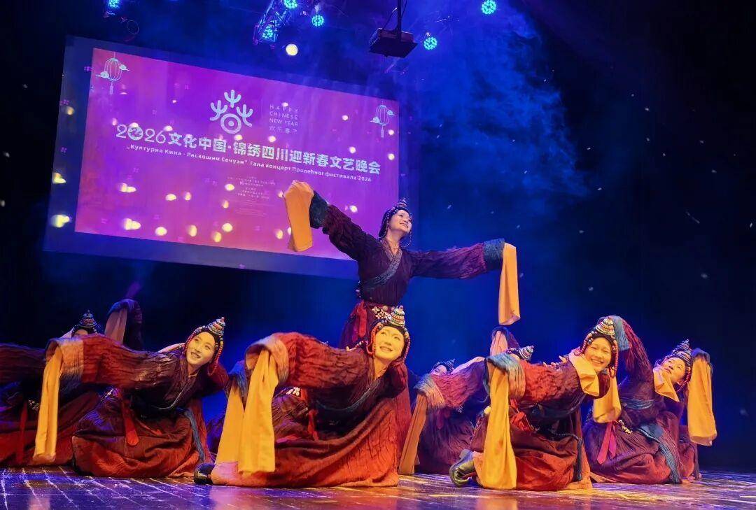 成都高校艺术团马年新春惊艳塞尔维亚，川剧快闪燃爆街头！