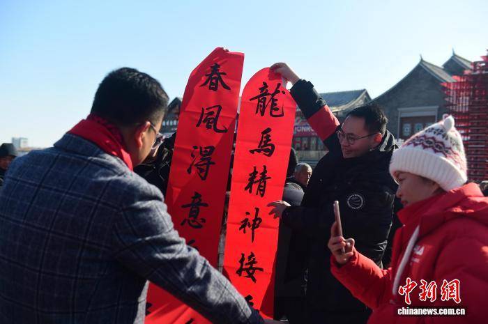 百名书法家沧州南川老街写春联庆新春