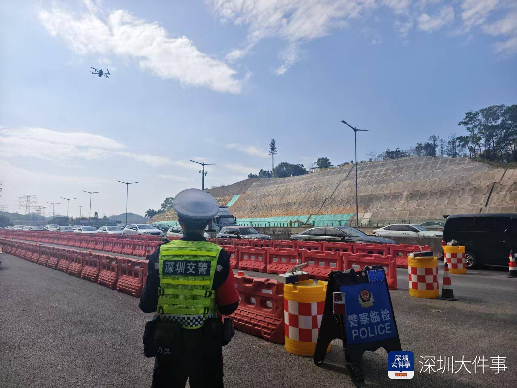 XKTY.COM星空体育-深圳交警开展“一条路”全链治理百组无人机护航春运高速