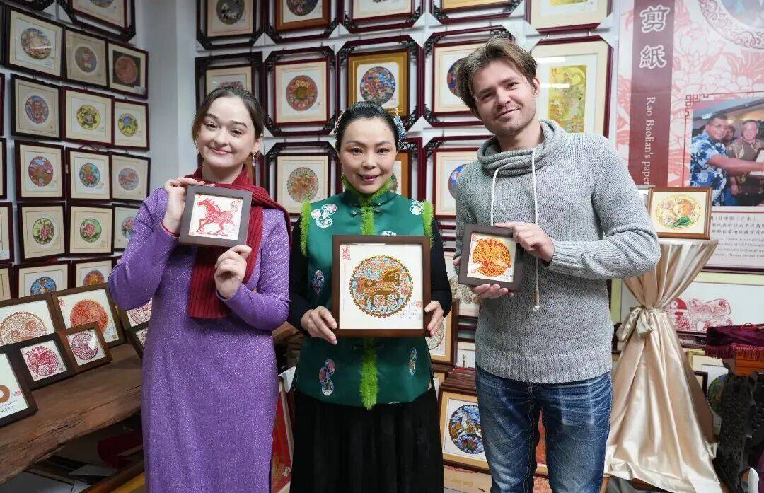 图片[9]-“到中国过年成热潮” 外国人沉浸式体验中国年-华闻时空