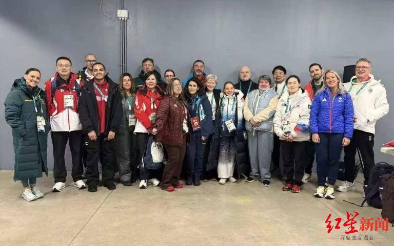 四川省骨科医院7名医生远赴米兰助力中国冰