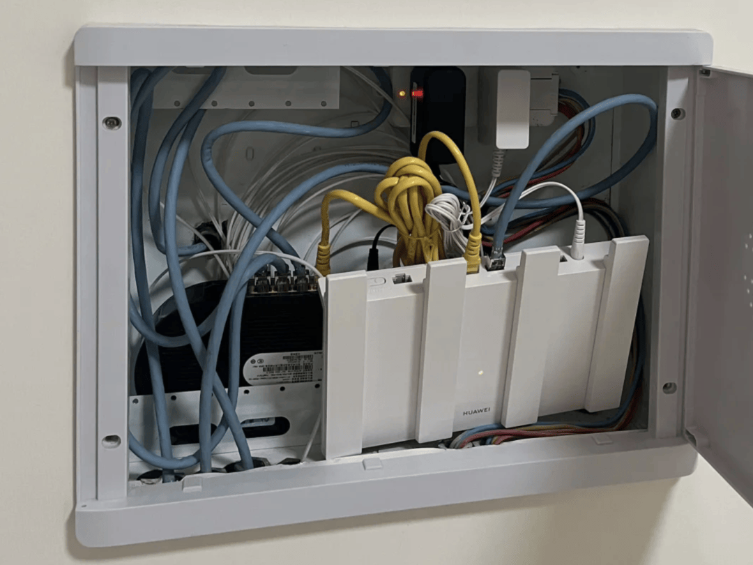 路由器到底怎么摆，网速才更快？很多人都摆错了……