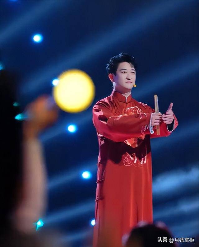 德云社30周年封箱夜，曹云金热度“碾压”郭德纲，恶心的一幕发生