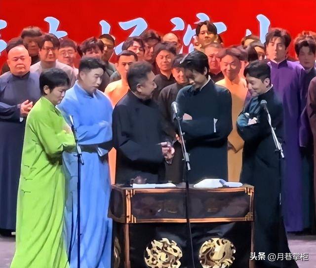 德云社30周年封箱夜，曹云金热度“碾压”郭德纲，恶心的一幕发生