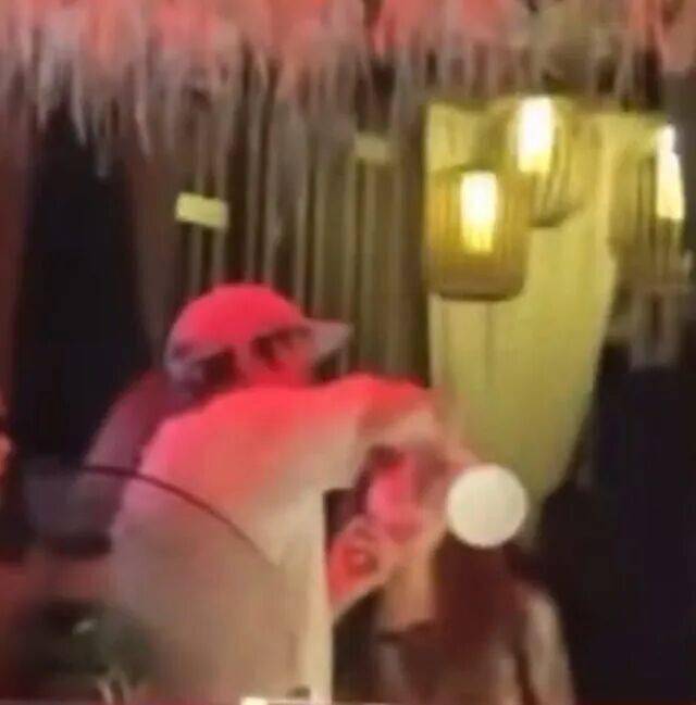 顶级女团成员现身巴厘岛夜店狂欢，一个互动引发“单身”猜测 插图3