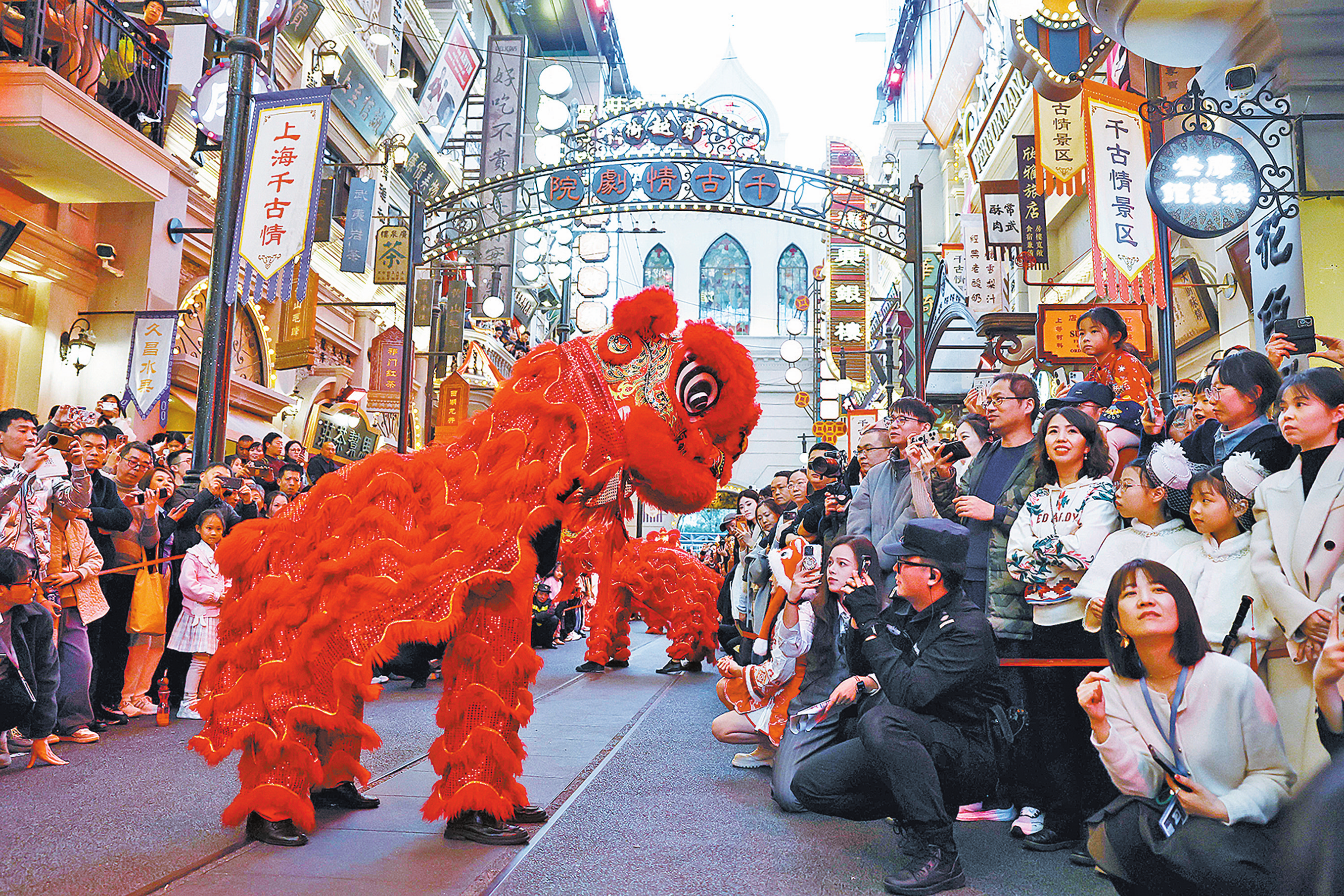 人员流动创同期新高，消费体验添科技含量，火热“春节游”开启马年 -华闻时空
